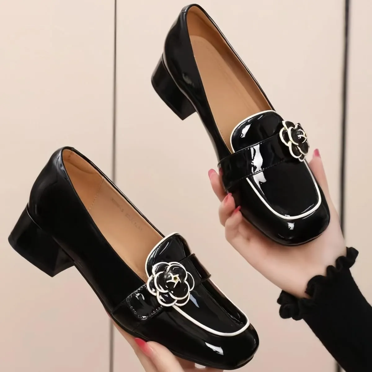 2025 New Women's Leather Loafers with Metal Buckles Commute Friendly Waterproof Chunky Block Heels Rounded Toe Shoes for Comfort and Elegance