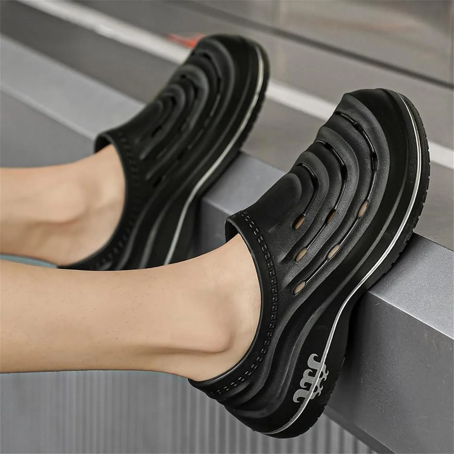 Armadillo Clogs Nurses Shoes for Women Men Chef Garden Shoes Non Slip Work Shoe Women Food Service Non Slip Kitchen Clogs Oil Resistant Nursing Shoe Waterproof Lightweight Sneakers Unisex