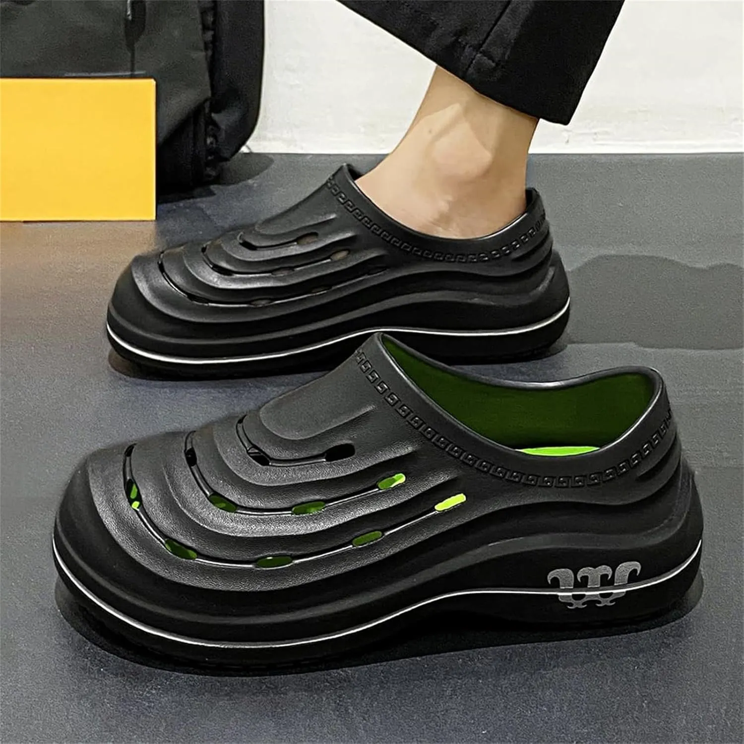 Armadillo Clogs Nurses Shoes for Women Men Chef Garden Shoes Non Slip Work Shoe Women Food Service Non Slip Kitchen Clogs Oil Resistant Nursing Shoe Waterproof Lightweight Sneakers Unisex