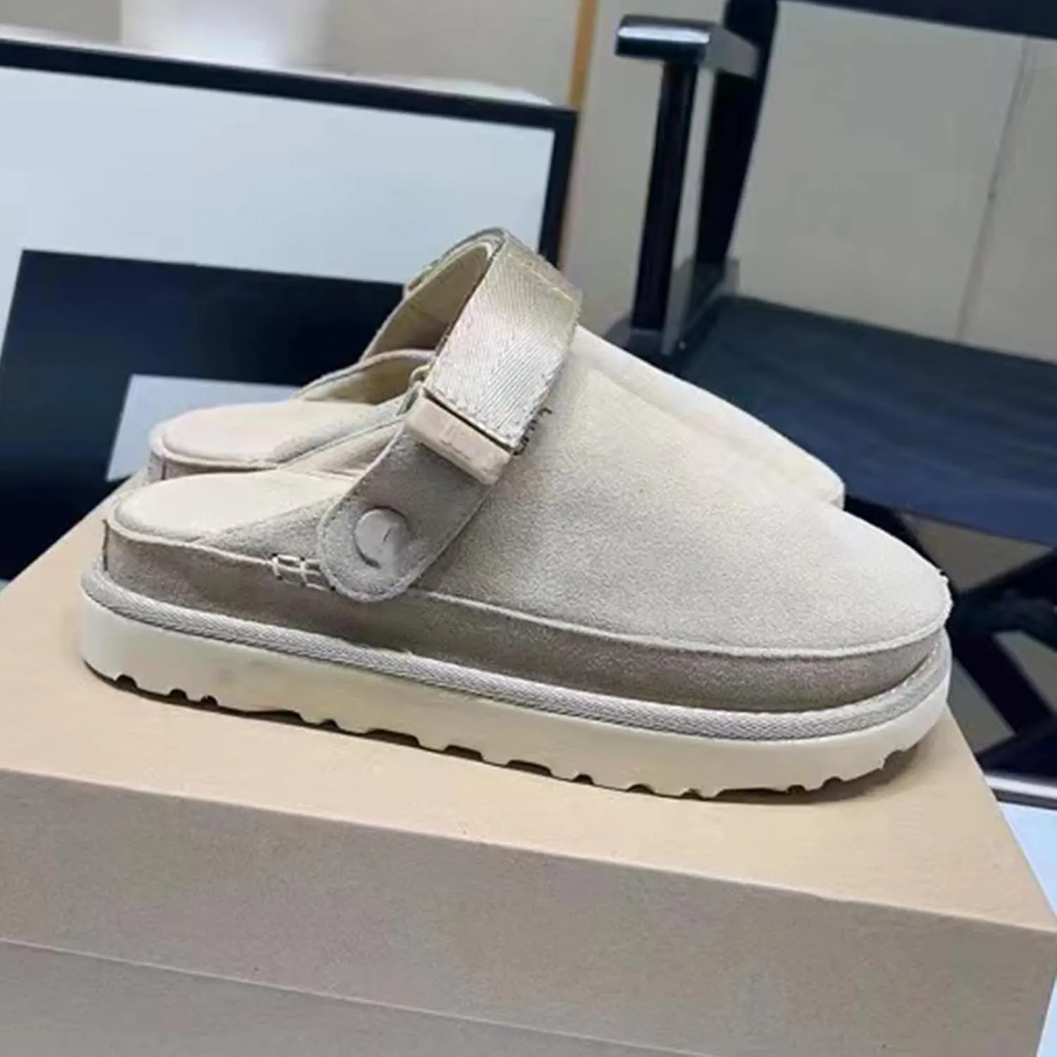 Fashion Women's Clogs Slippers Casual Non Slip Sandals Adjustable Comfort Clogs Sandals Women's Mules and Clogs Warm Outdoor Indoor Use