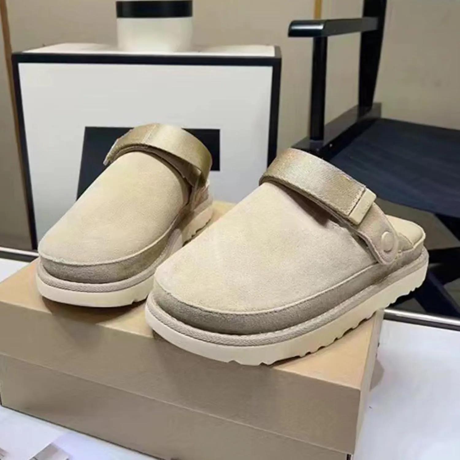 Fashion Women's Clogs Slippers Casual Non Slip Sandals Adjustable Comfort Clogs Sandals Women's Mules and Clogs Warm Outdoor Indoor Use