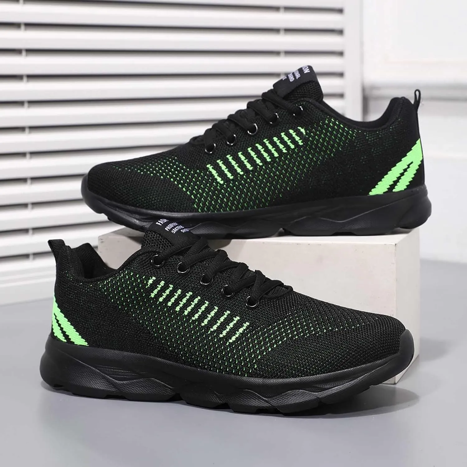 Lovers Fashion Mesh Breathable Flying Woven Sneakers for Men and Women Color Matching Casual Mens Fashion Sneaker Boots