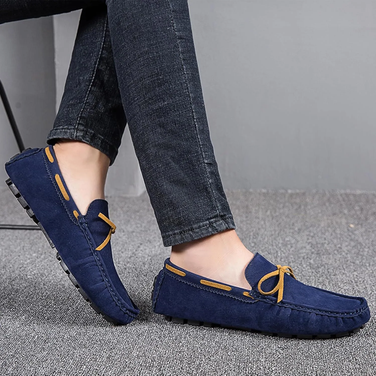 Men's Suede Handmade Moccasin Loafers Retro Round Toe Bow Slip On Comfortable Driving Shoes Fashionable Solid Color Non-Slip Walking Shoes