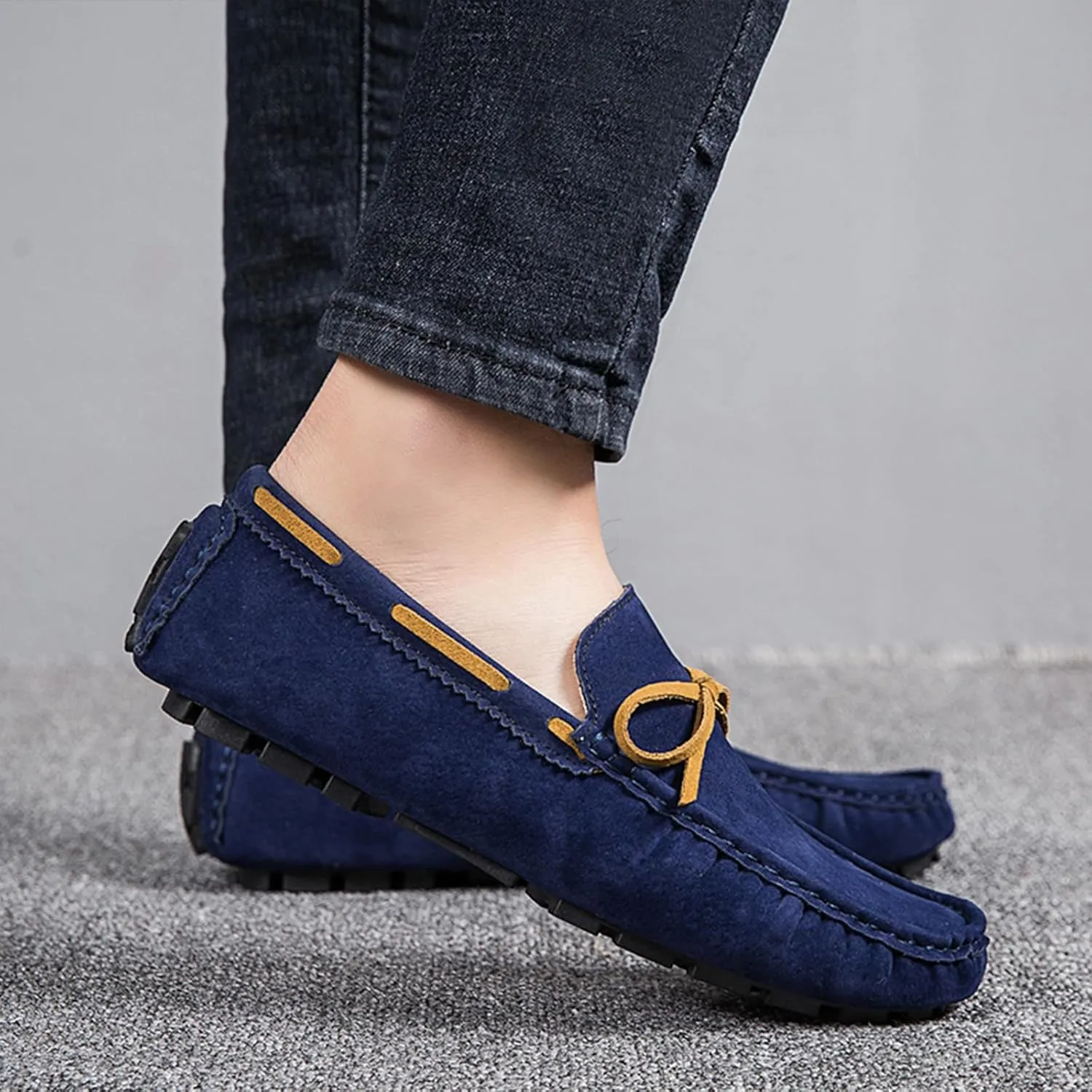 Men's Suede Handmade Moccasin Loafers Retro Round Toe Bow Slip On Comfortable Driving Shoes Fashionable Solid Color Non-Slip Walking Shoes
