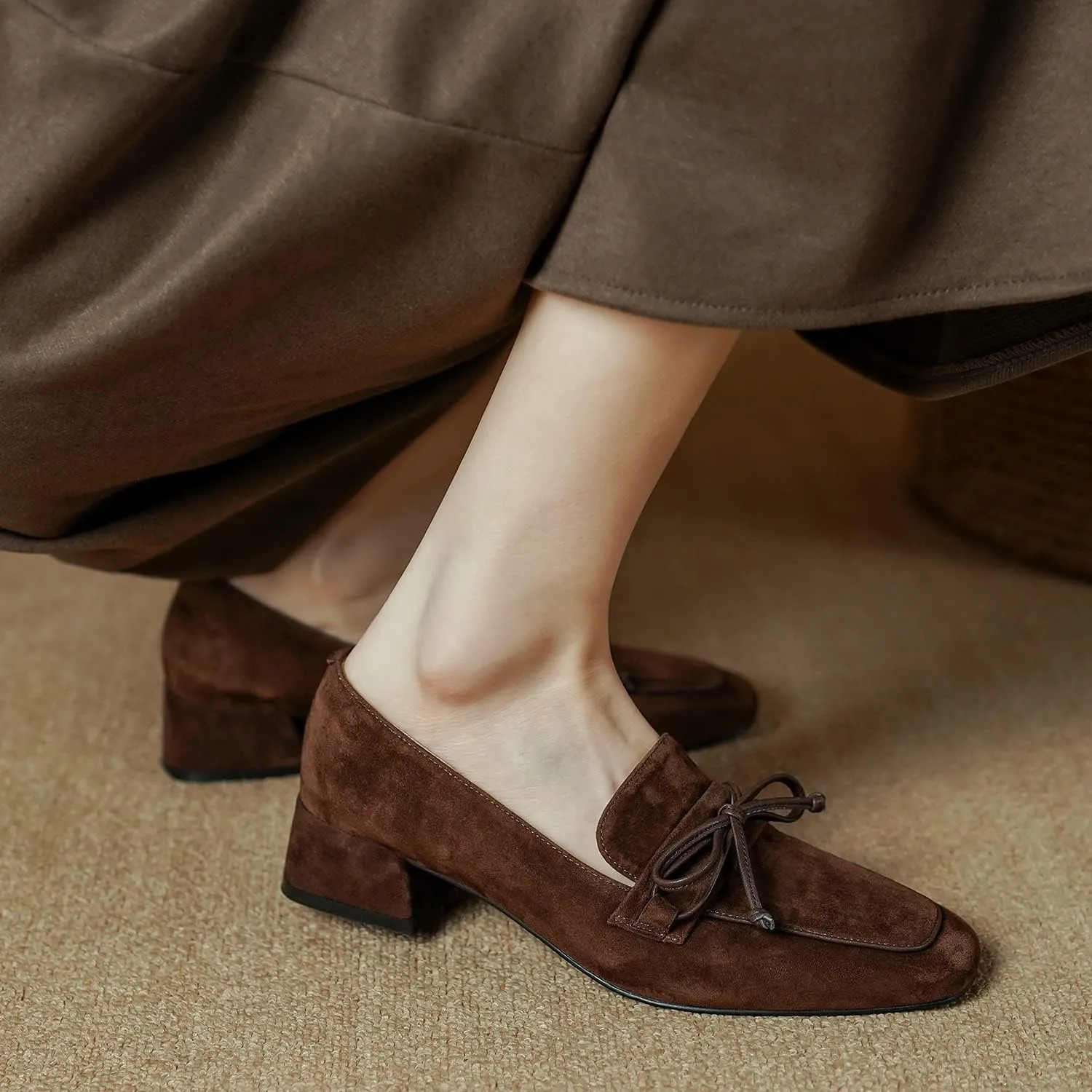 MOOMMO Women Chunky Low Heel Loafers Bow Suede Slip On Closed Square Toe Loafer Shoes Oxfords Comfy 1 Inch Block Heels Dress Shoes Pumps Office Work Pumps Vintage Retro Comfy 4-11 M US