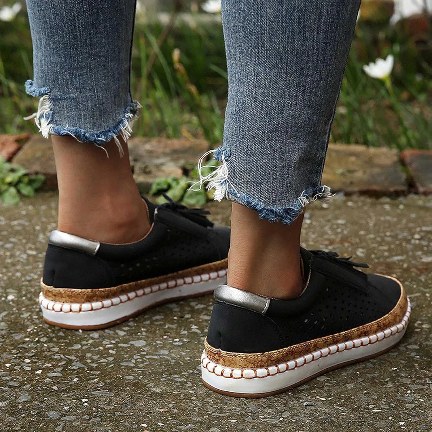 oiangi Women Sandals Platform Outdoor Mesh Hollow Closed Toe Beach Sandals Comfortable Casual Thick Bottom Tassel Buckle Sandals Loafers